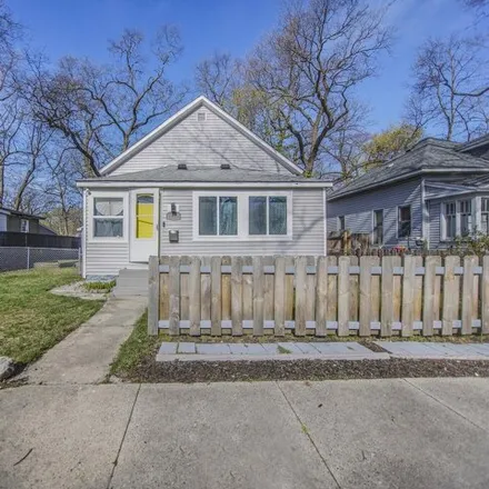 Buy this 2 bed house on 164 West Columbia Avenue in Muskegon Heights, MI 49444