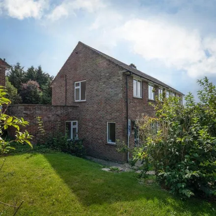 Rent this 6 bed house on Essex Road in Kent Avenue, Canterbury