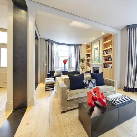 Rent this 6 bed house on Brynmaer Road in London, SW11 4EN