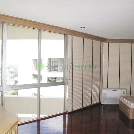 Rent this 4 bed apartment on Baan Don Mosque in Soi Phromphak, Vadhana District
