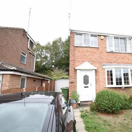 Rent this 3 bed duplex on 37 Manor Crescent in Walton, WF2 6PG