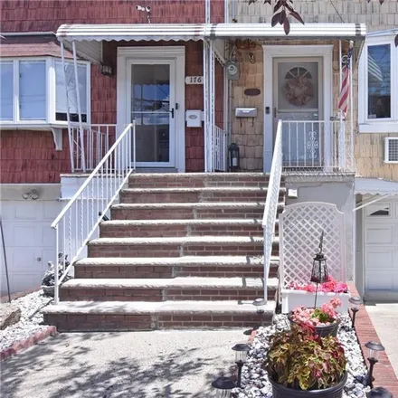 Image 2 - 180 Revere Avenue, New York, NY 10465, USA - House for sale