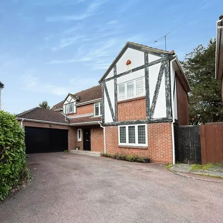 Rent this 5 bed house on Blackthorn Dell in Slough, SL3 7RW