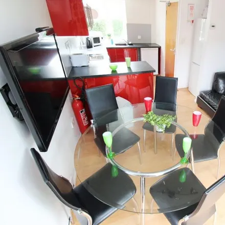 Rent this 5 bed room on Water Mill Close in Metchley, B29 6SU
