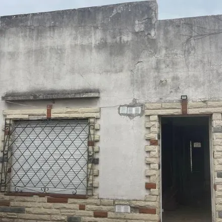 Buy this 2 bed house on Talcahuano 815 in Partido de Lomas de Zamora, 1828 Banfield