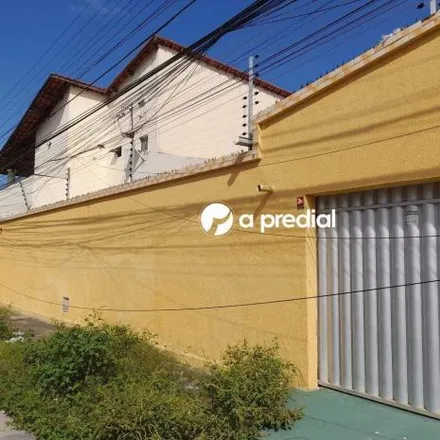 Rent this 4 bed house on Rua Alfredo de Castro 718 in Montese, Fortaleza - CE