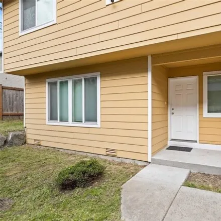 Rent this 3 bed townhouse on 3128 Broadway Ave Unit C in Everett, Washington