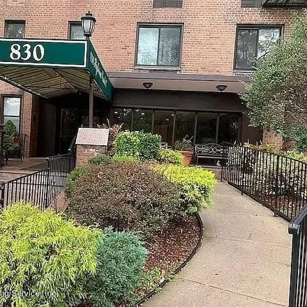 Buy this 1 bed apartment on 830 Howard Avenue in New York, NY 10301
