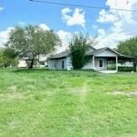 Image 2 - 1105 First Street, Agua Dulce, Nueces County, TX 78330, USA - House for sale