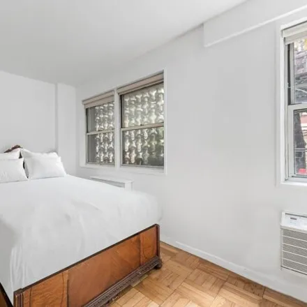 Image 2 - 404 East 66th Street, New York, NY 10065, USA - Condo for sale