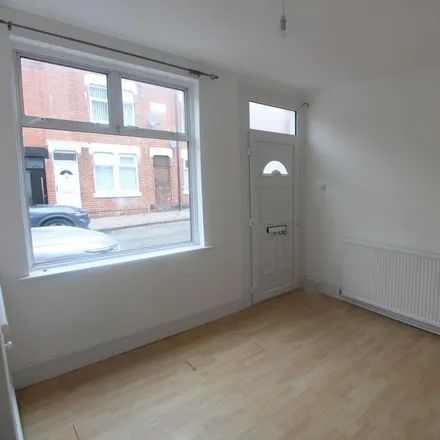 Image 3 - Diseworth Street, Leicester, LE2 0DB, United Kingdom - Townhouse for rent