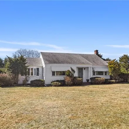 Image 1 - 383 Montauk Highway, Remsenburg-Speonk, Suffolk County, NY 11941, USA - House for rent