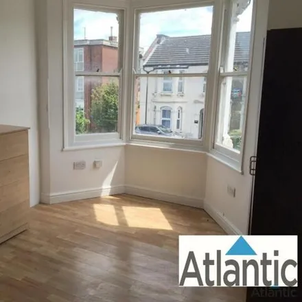 Rent this 3 bed apartment on Shelbourne Road in Londres, Great London