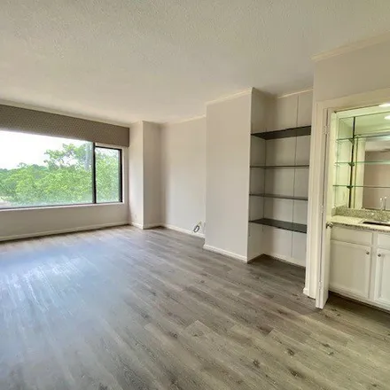 Image 4 - 150 Gessner Rd Unit 5D, Houston, Texas, 77024 - Condo for sale