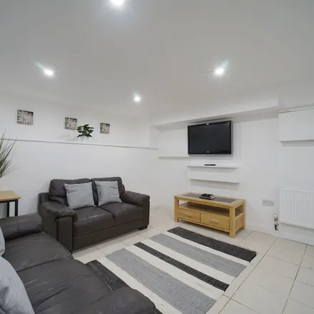 Rent this 1 bed apartment on Delph Mount in Leeds, LS6 2HW