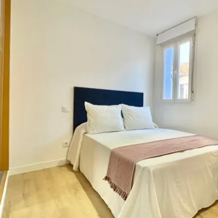 Rent this 18 bed room on Calle de Jerónima Llorente in 4B, 28039 Madrid