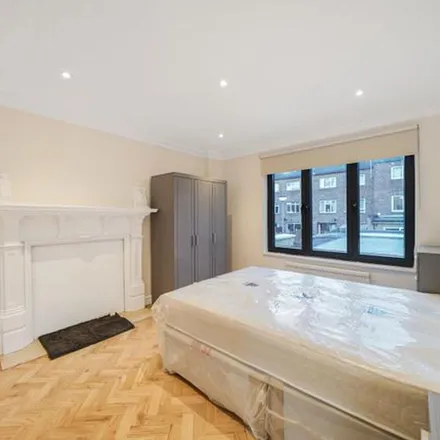 Rent this 6 bed townhouse on Temple Cycles in 240 Brick Lane, Spitalfields