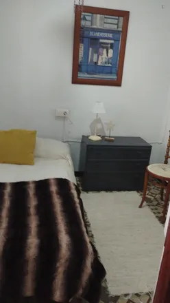 Rent this 3 bed room on Carrer del Baró de San Petrillo in 10, 46020 Valencia