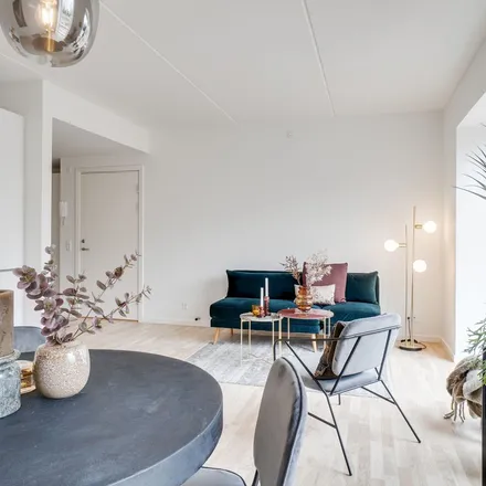 Rent this 4 bed apartment on Rådhusdammen 17 in 2620 Albertslund, Denmark
