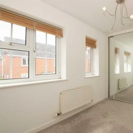 Image 9 - Oriel Close, Wolverton, MK12 5FD, United Kingdom - Townhouse for rent