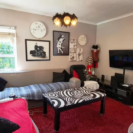 Rent this 3 bed apartment on Ladies Mile Road in Bergvliet, Western Cape