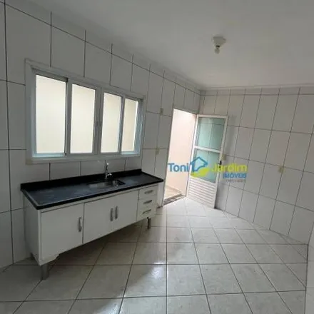 Rent this 3 bed house on Rua Cadetes in Jardim Santo Antônio, Santo André - SP