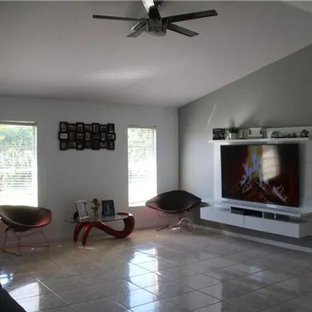 Image 5 - 3556 Southeast 4th Place, Cape Coral, FL 33904, USA - House for sale
