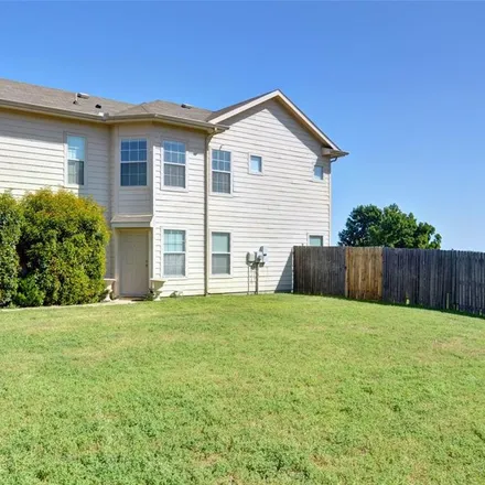 Image 3 - 7508 Lazy Spur Boulevard, Fort Worth, TX 76131, USA - Townhouse for sale