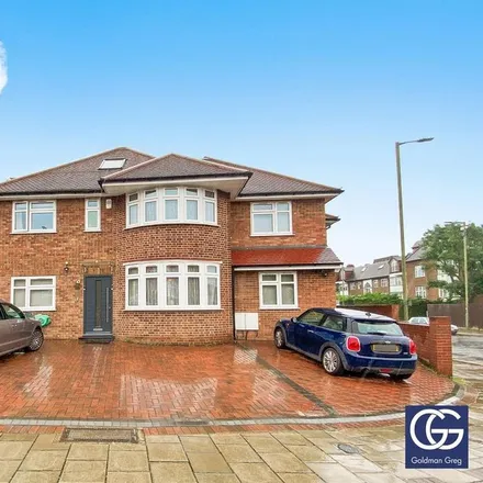 Image 1 - Queens Way, London, NW4 2TN, United Kingdom - House for rent