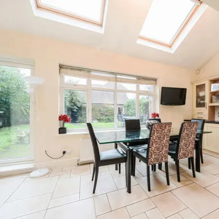 Image 3 - Oxhey Road, Watford, WD19 4QG, United Kingdom - House for sale