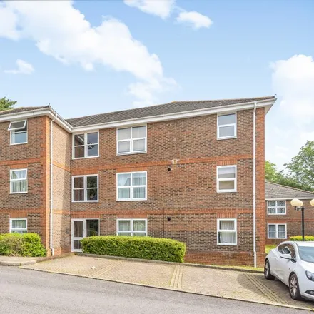 Rent this 1 bed apartment on Wokingham Road in Bracknell, RG42 1RU