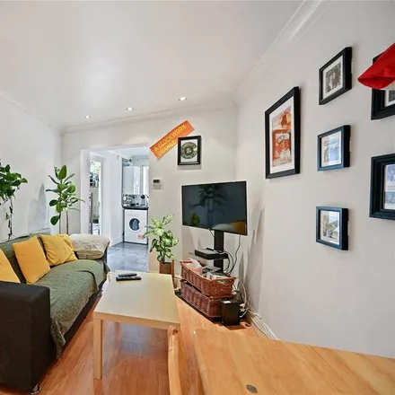 Rent this 1 bed apartment on 51 Willow Vale in London, W12 0PA