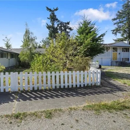Buy this 3 bed house on Northwest Clipper Drive in Oak Harbor, WA 98277