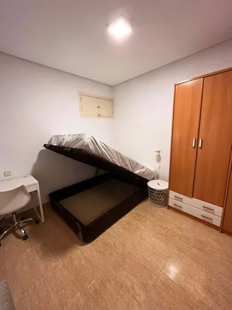 Rent this 1 bed room on Calle de Campomanes in 13, 28013 Madrid