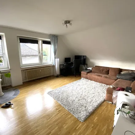 Rent this 3 bed apartment on Immobilien Jockenhöfer U. Babiel in Kirchhellener Straße 28, 46236 Bottrop