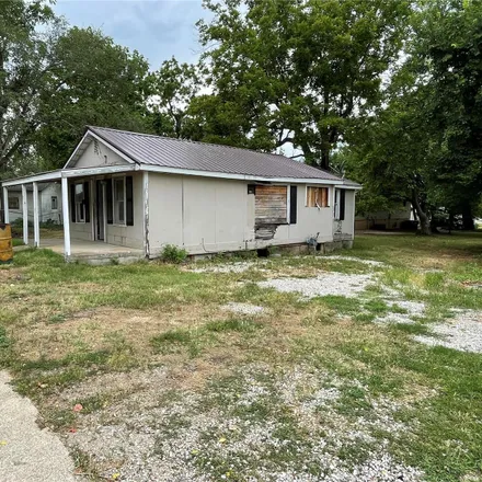 Buy this studio house on 587 West Hayes Street in Lebanon, MO 65536
