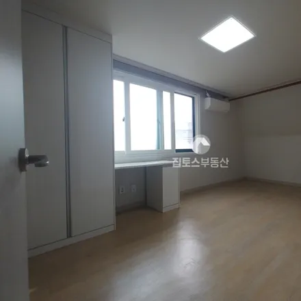 Rent this 1 bed apartment on 서울특별시 관악구 신림동 108-7
