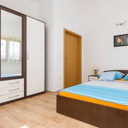 Rent this 3 bed apartment on 21223 Okrug Gornji