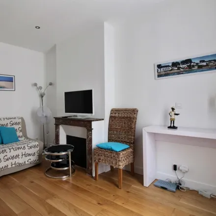 Rent this studio apartment on 9 Rue de l'Abbé Groult in 75015 Paris, France
