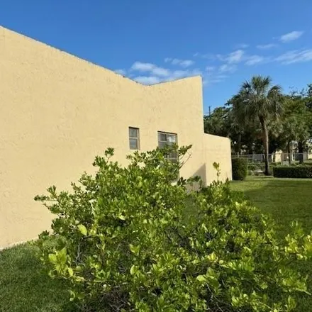 Image 2 - 9391 Northwest 14th Court, Pembroke Pines, FL 33024, USA - House for sale