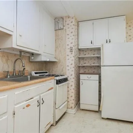 Image 2 - 2685 E 7th St Apt 1n, Brooklyn, New York, 11235 - Apartment for sale