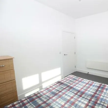 Image 7 - Russell Street, Sheffield, S3 8FU, United Kingdom - Apartment for rent