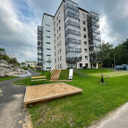 Rent this 2 bed apartment on Bergsvägen in 444 42 Stenungsund, Sweden