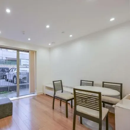 Image 2 - Wilson Tower, 16 Christian Street, St. George in the East, London, E1 1SE, United Kingdom - Apartment for rent
