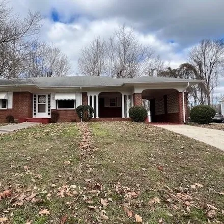 Rent this 3 bed house on 885 Sprinkle Street in Reidsville, NC 27320