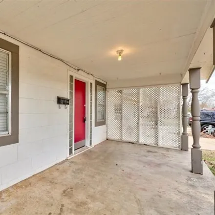 Image 2 - 515 W Ford St, Shawnee, Oklahoma, 74801 - House for sale