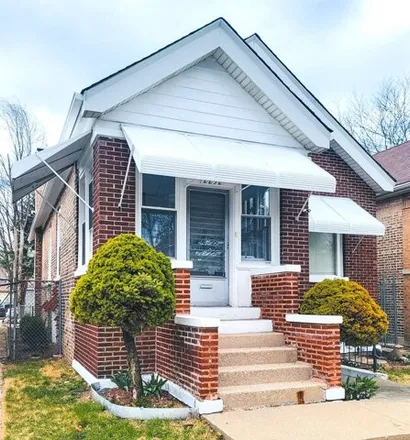 Buy this 4 bed house on 2252 North Leclaire Avenue in Chicago, IL 60641