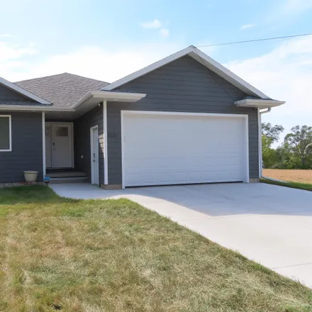 Buy this 2 bed house on 3030 11th Street in Sioux City, IA 51105