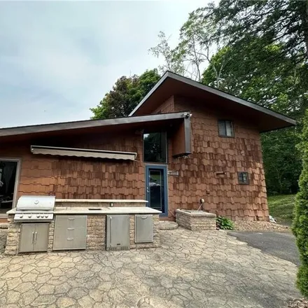 Rent this 2 bed house on 2437 East Lake Road in Village of Skaneateles, Marcellus
