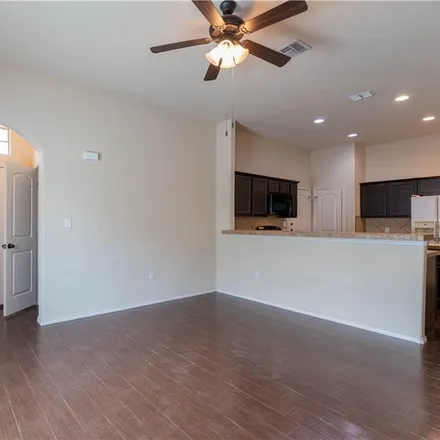 Image 5 - 565 Creekside Circle, New Braunfels, TX 78130, USA - Duplex for rent